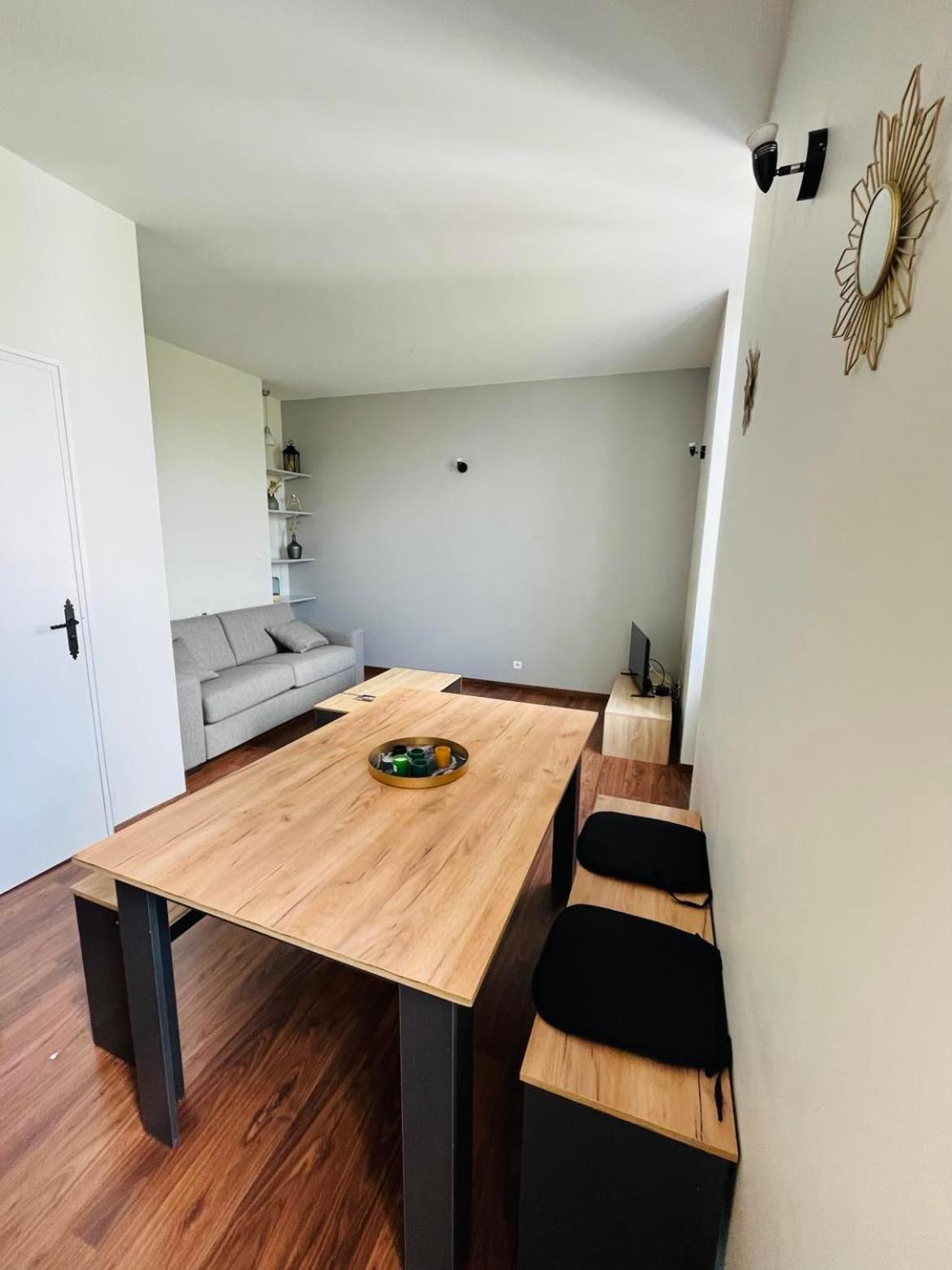 Logement 4 Pers - Coeur De Ville - Calme - Boite A Cle Arrivee Autonome A Partir De 16H00 Depart 11H00 Cholet Exterior foto
