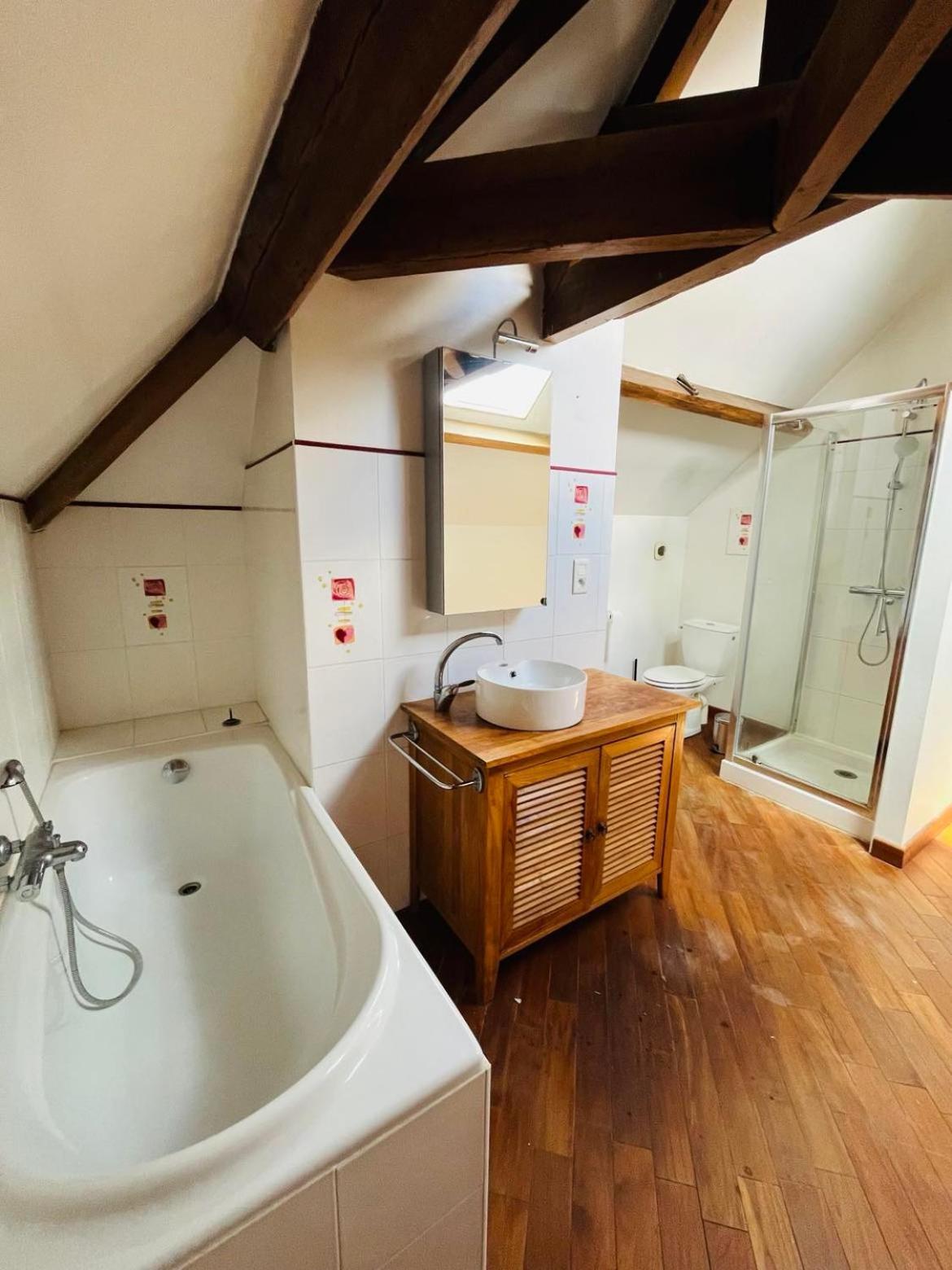 Logement 4 Pers - Coeur De Ville - Calme - Boite A Cle Arrivee Autonome A Partir De 16H00 Depart 11H00 Cholet Exterior foto